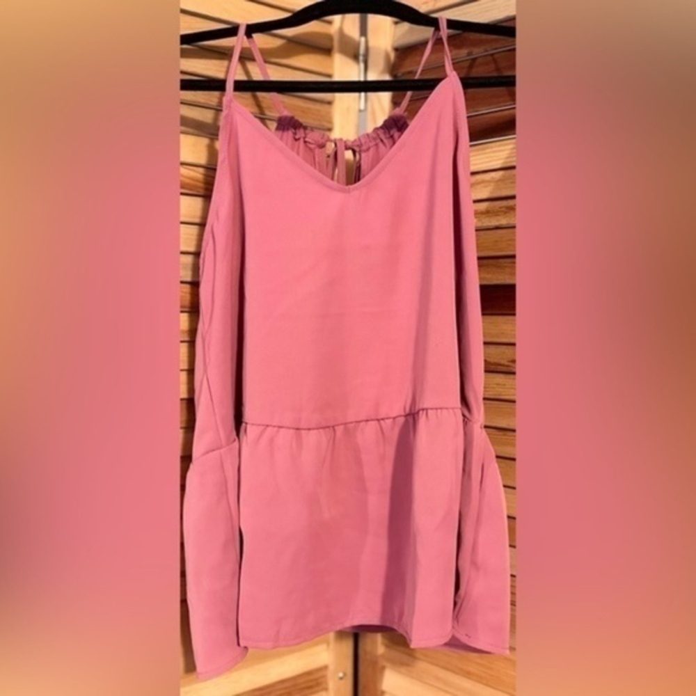 Olive&Oak, purple, nwt, cropped tank with keyhole tie on back. Flowey at bottom